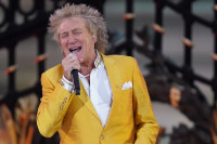 Rod Stewart, la figura del rock que conquista con su música y su carisma, cumple 80 años