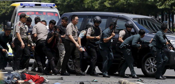  Al menos seis muertos en varios atentados en Indonesia 