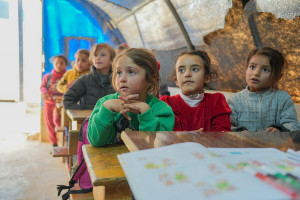 Tras catorce años de conflicto en Siria, los niños y niñas arrastran profundas heridas emocionales y psicológicas