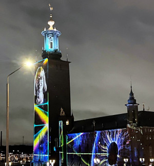 Mujeres de luz: la torre que habla en colores y en silencio