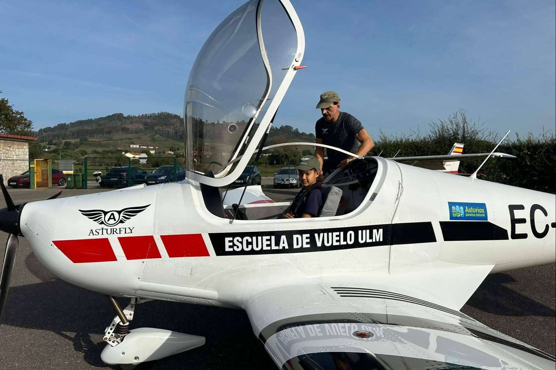  'Volando alto y bajo. Las aventuras de un piloto de avioneta en busca de las mejores vistas del mundo' (Asturias) 