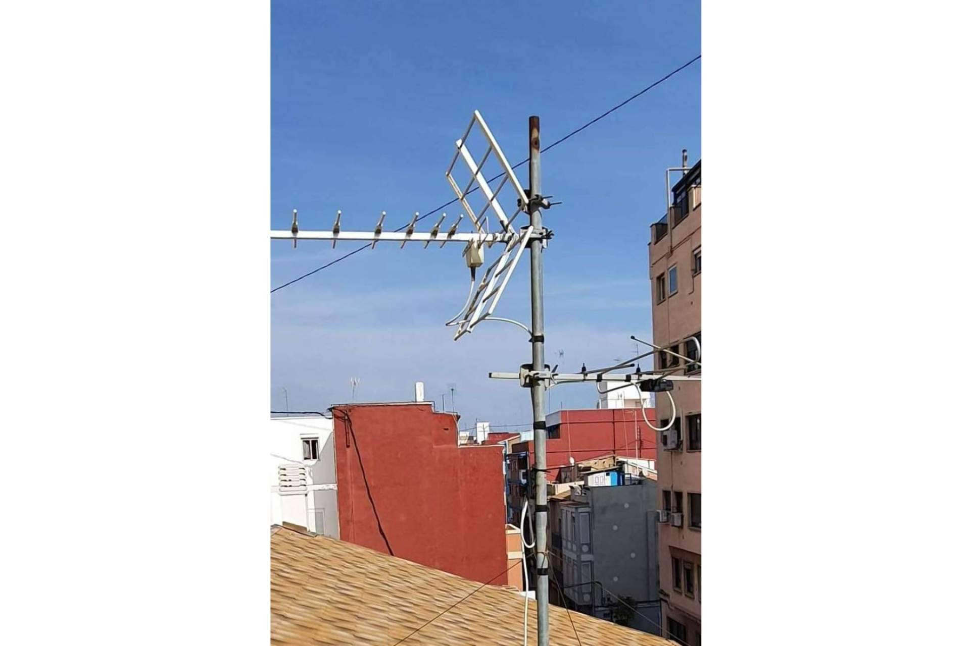  La solución para los problemas con las antenas y redes en Valencia; Savelec 