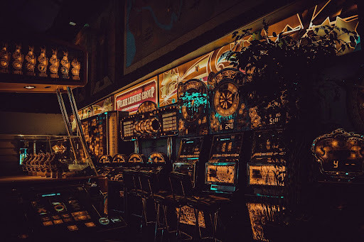  Evolución de los casinos: de salones clásicos a la era digital 