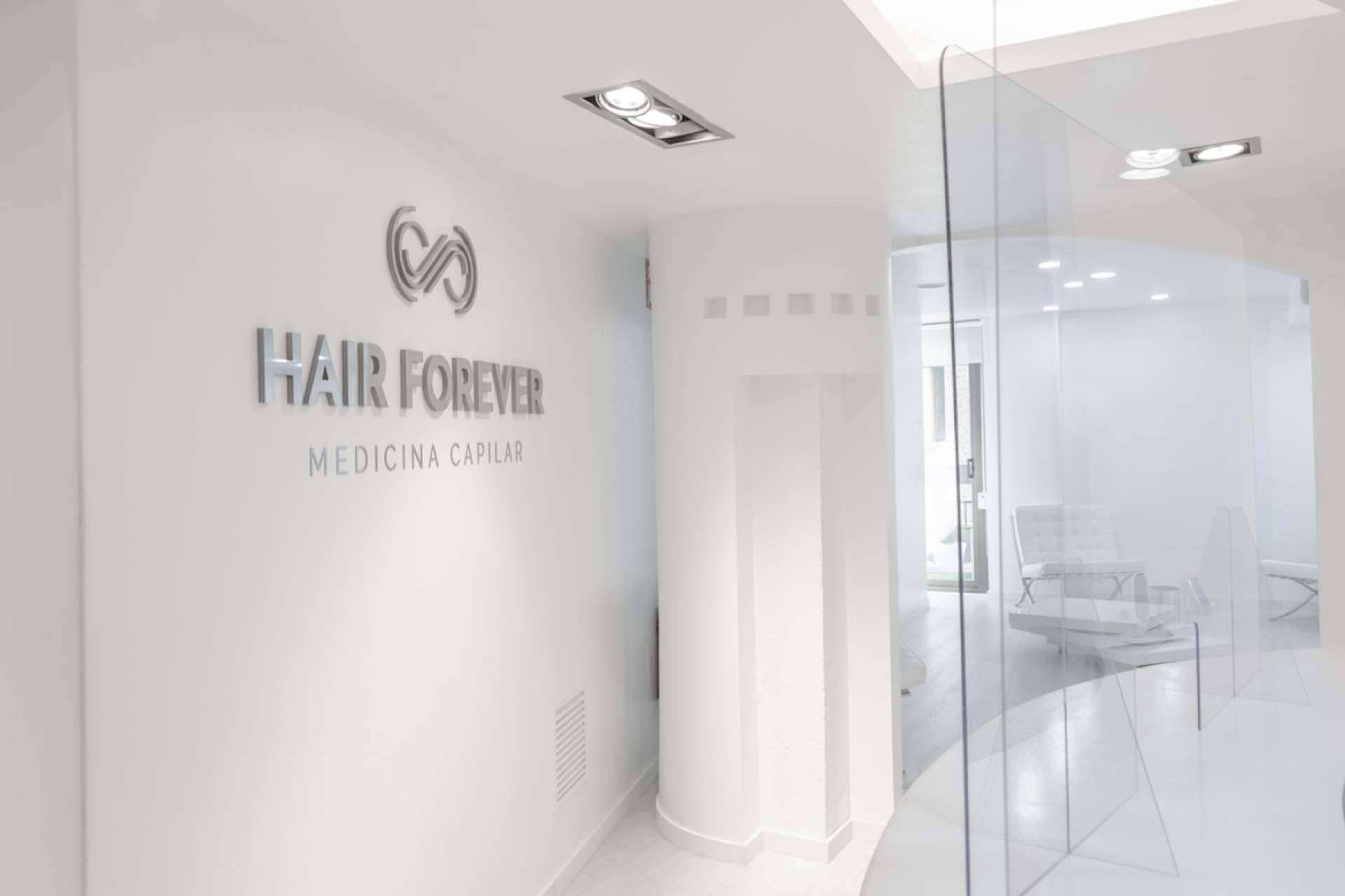  Hair Forever es una clínica capilar que ofrece sus servicios en Barcelona 