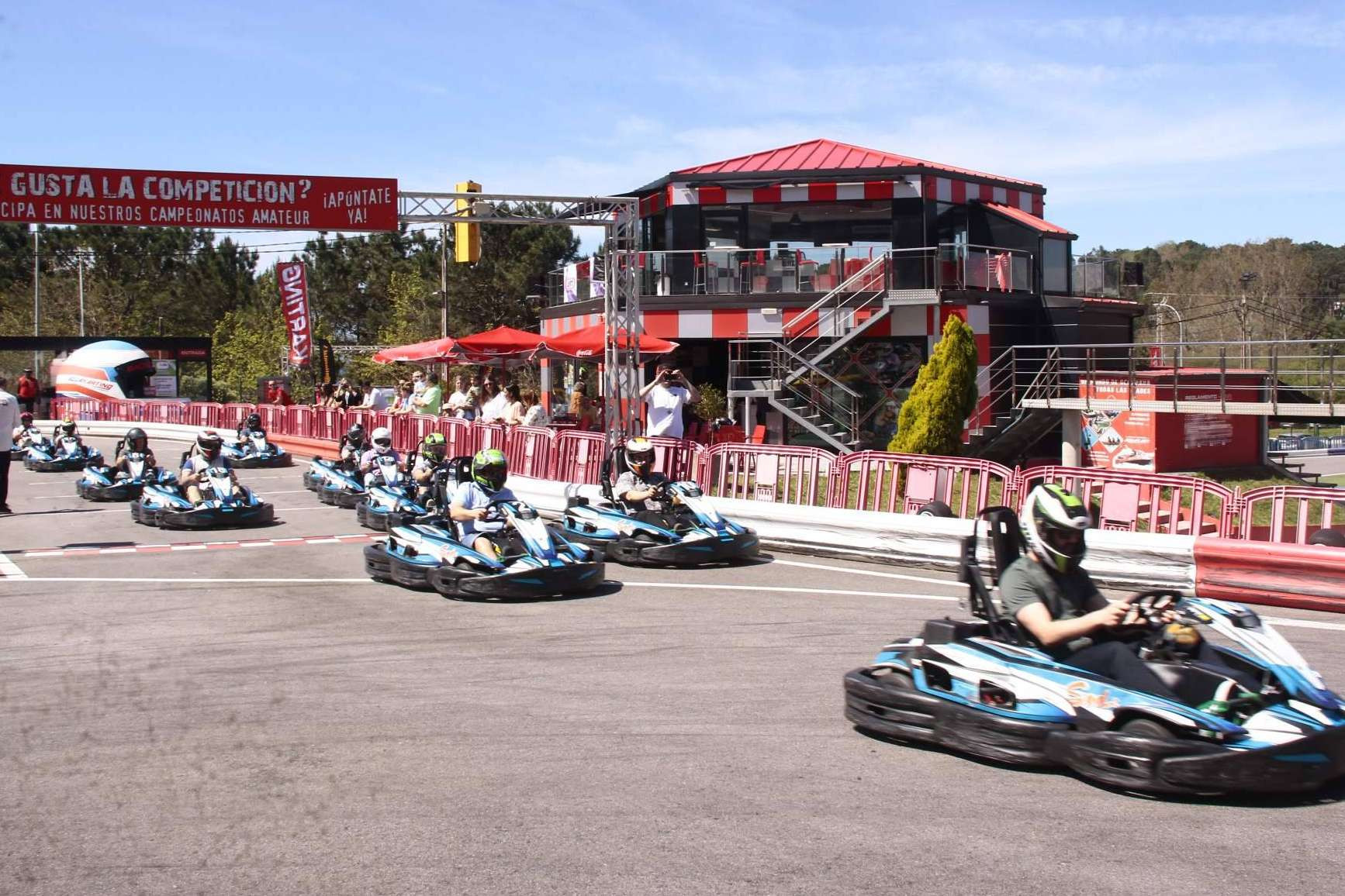  Racing Dakart ofrece a sus visitantes la emoción de ser un piloto de carreras mediante sus pistas de karting 