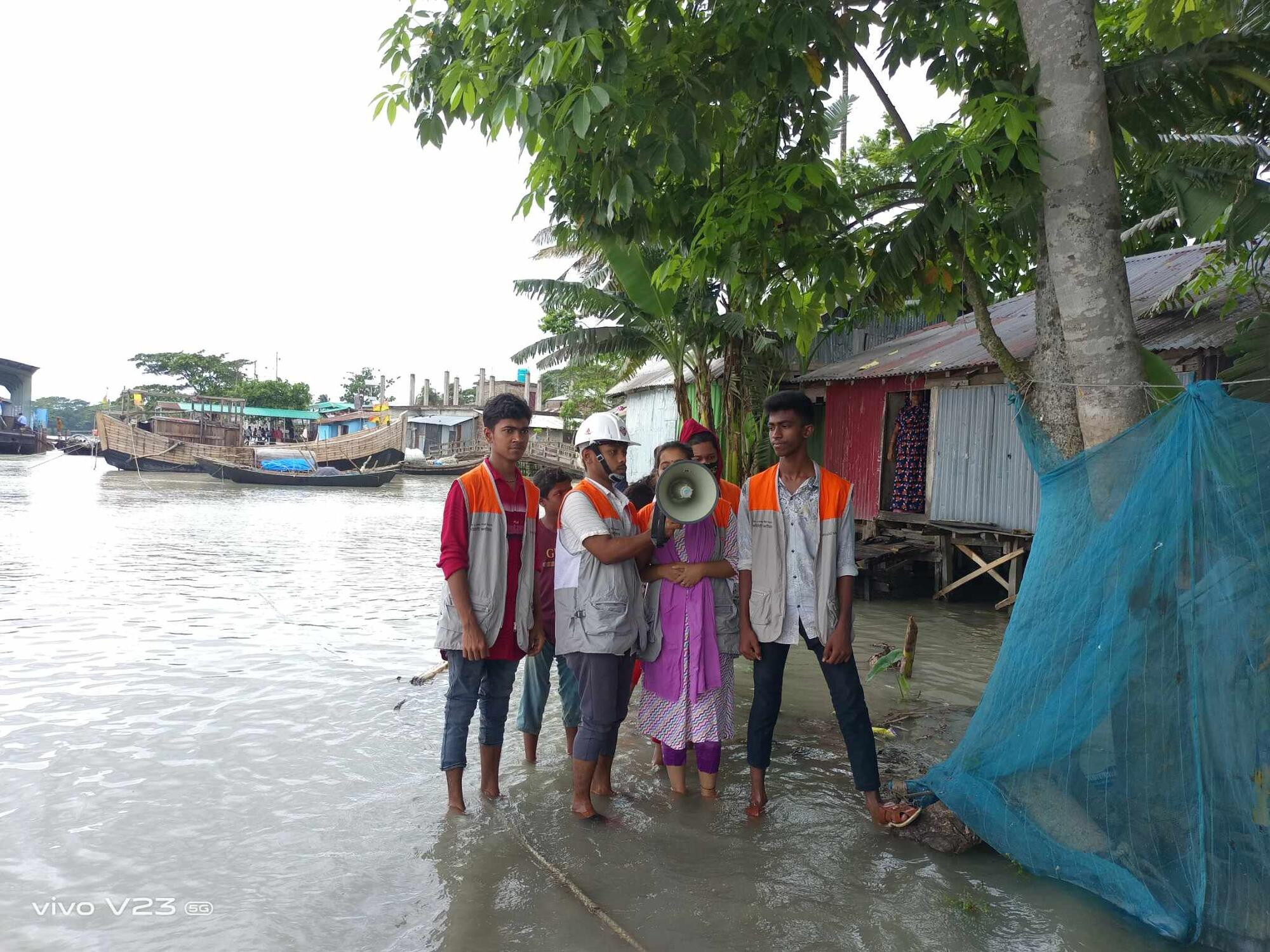  ​World Vision Bangladesh se moviliza por el ciclón Remal, dando prioridad a los niños y niñas y comunidades vulnerables 