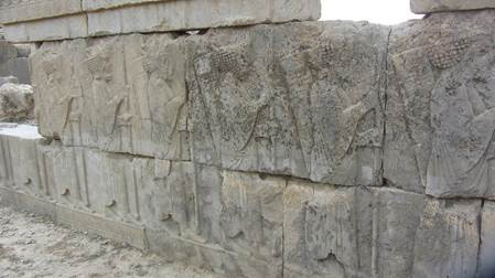  Describen una nueva especie de liquen que amenaza los monumentos de Persépolis 