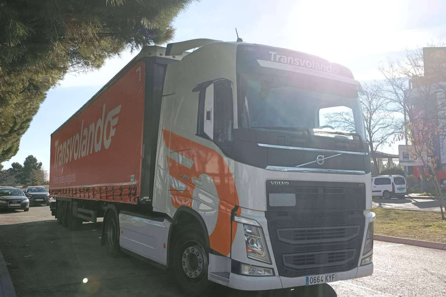  Servicio de transporte especial por carretera a toda España, a través de Transvolando 