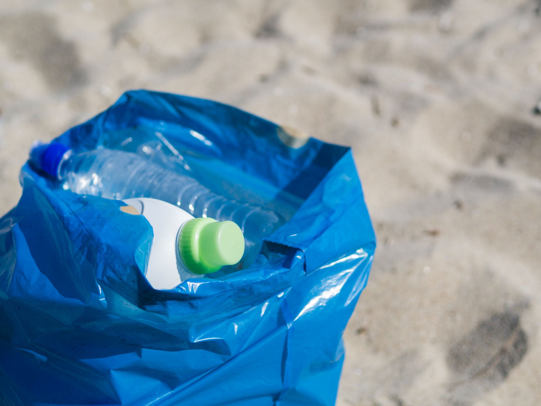  Cada español consume 22,7 kg de plástico de un solo uso al año 