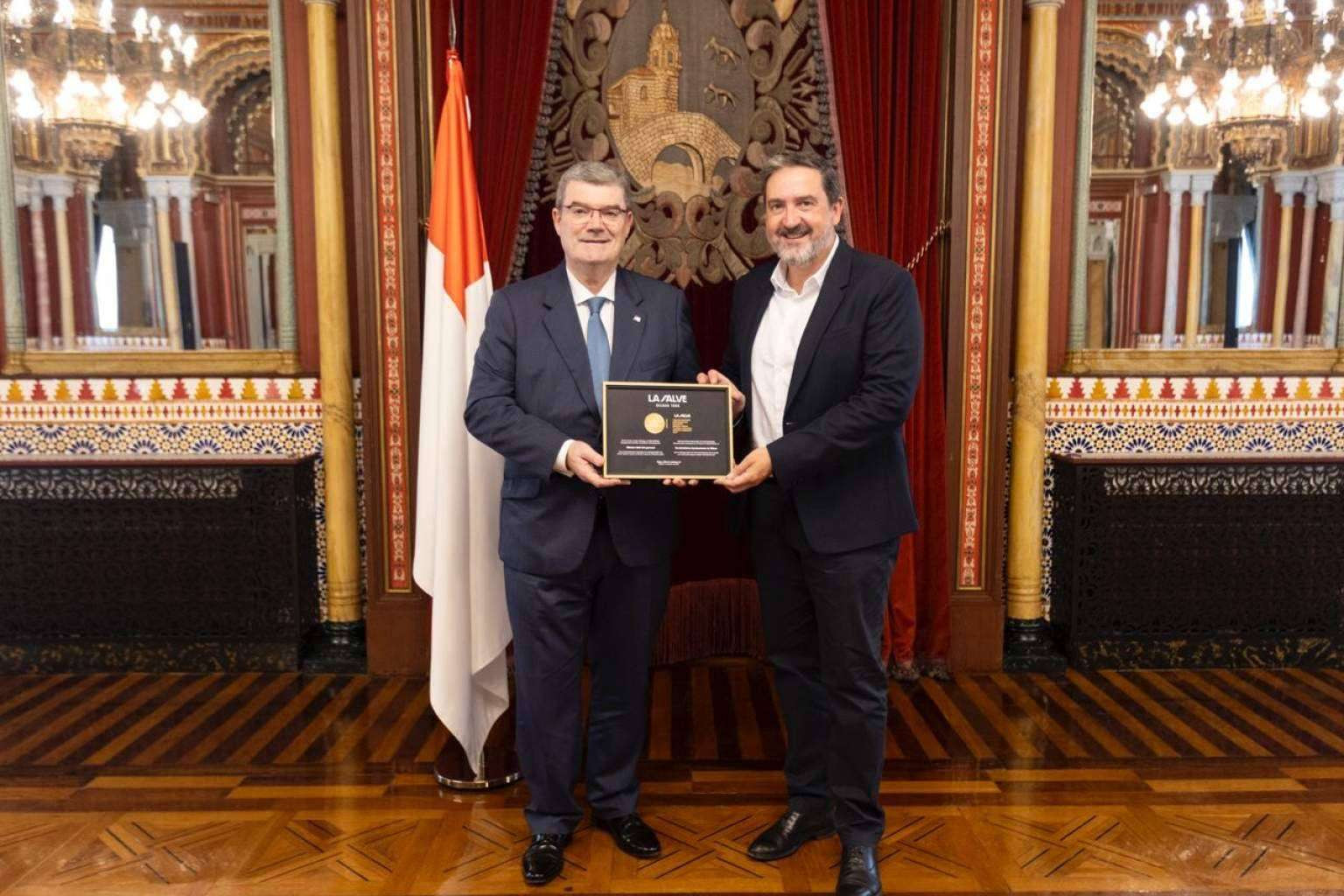  La Salve hace entrega a la ciudad de Bilbao de los reconocimientos internacionales obtenidos 