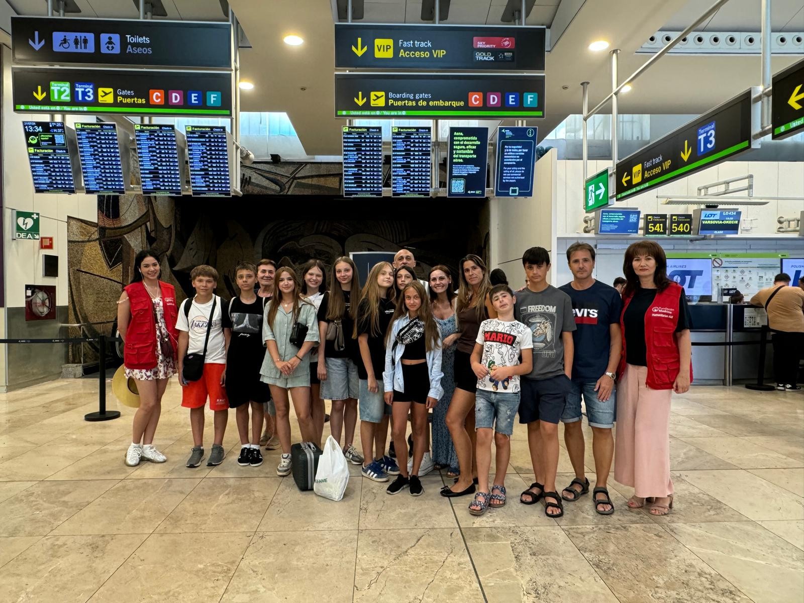 Fundación Madrina despide en el aeropuerto de Madrid Barajas a los siete niños ucranianos que fueron acogidos por familias de Aranjuez 