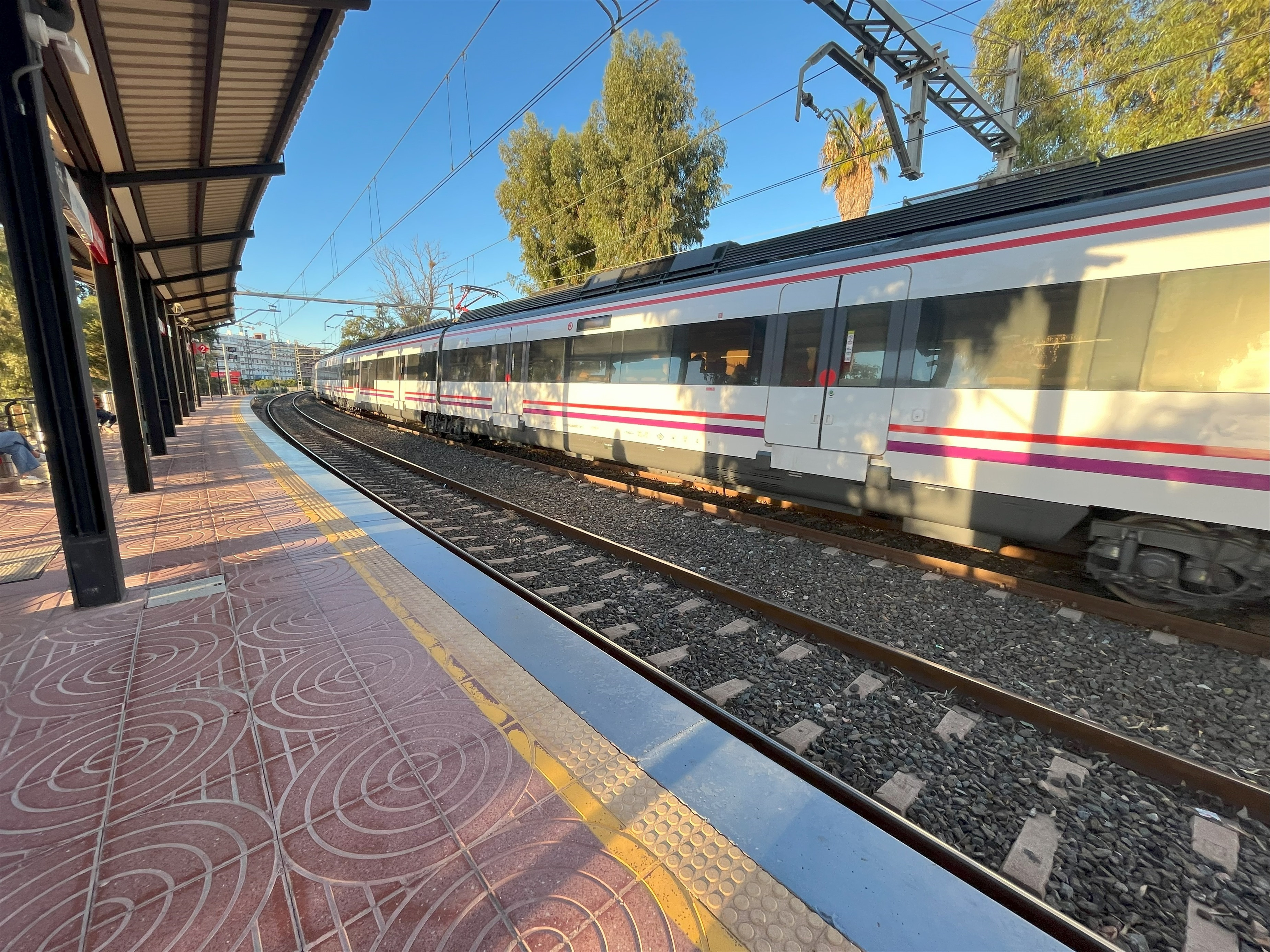  Los usuarios de Renfe ya pueden adquirir los abonos gratuitos para Cercanías y Media Distancia 