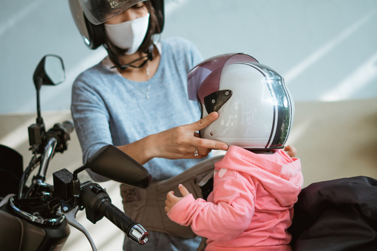 Llevar cámara en el casco de moto: ¿es legal?