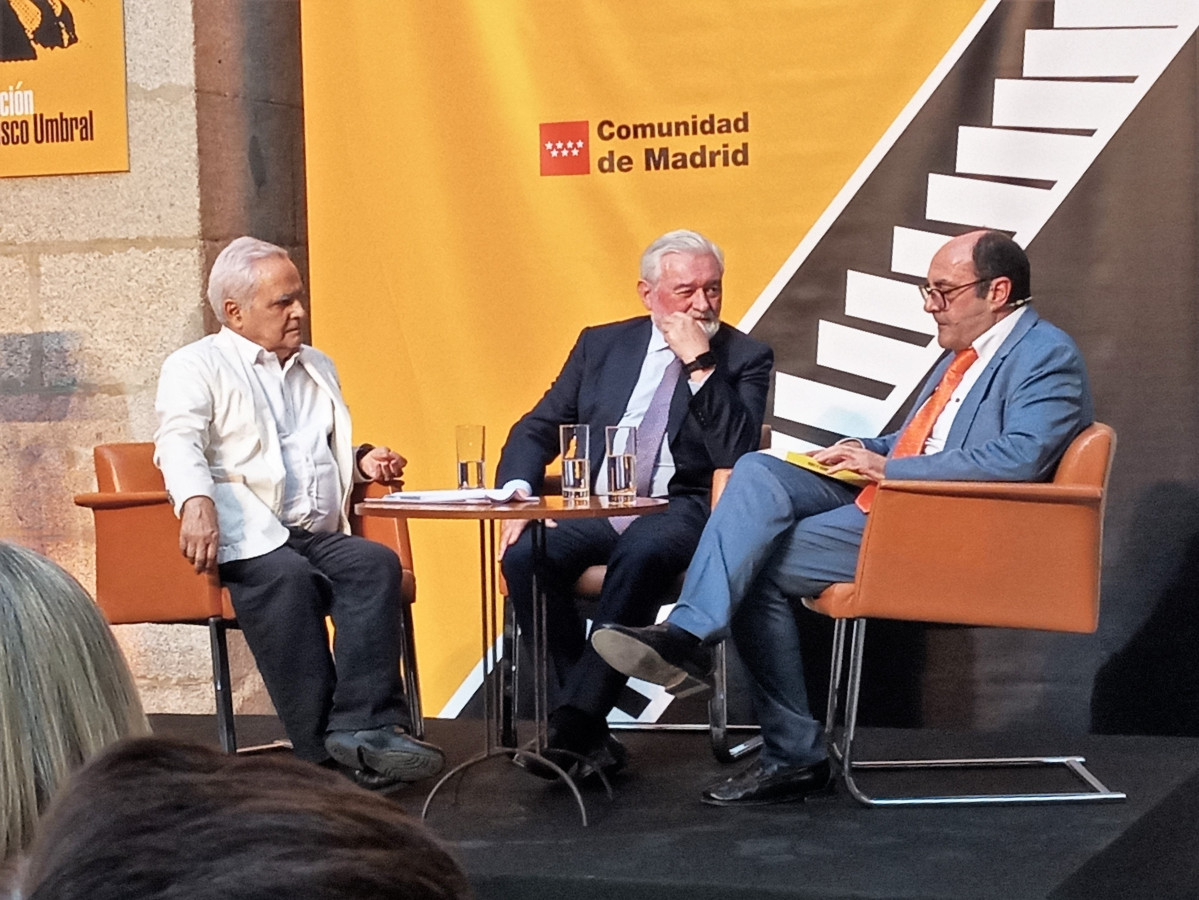 JUAN CRUZ, DARÍO VILLANUEVA Y MANU LLORENTE