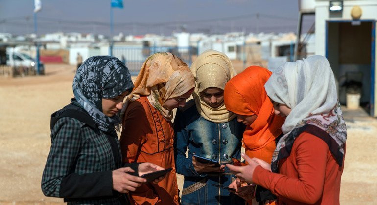 Adolescentes celulares sirios Herwig Unicef