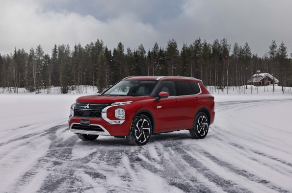 MITSUBISHI OUTLANDER PHEV 1