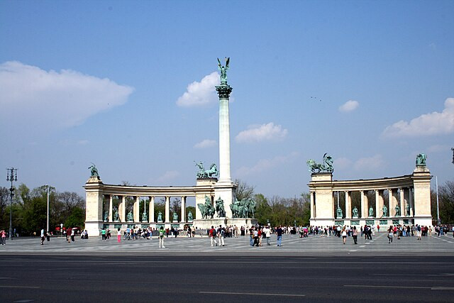 Plaza de los héroes de budapest