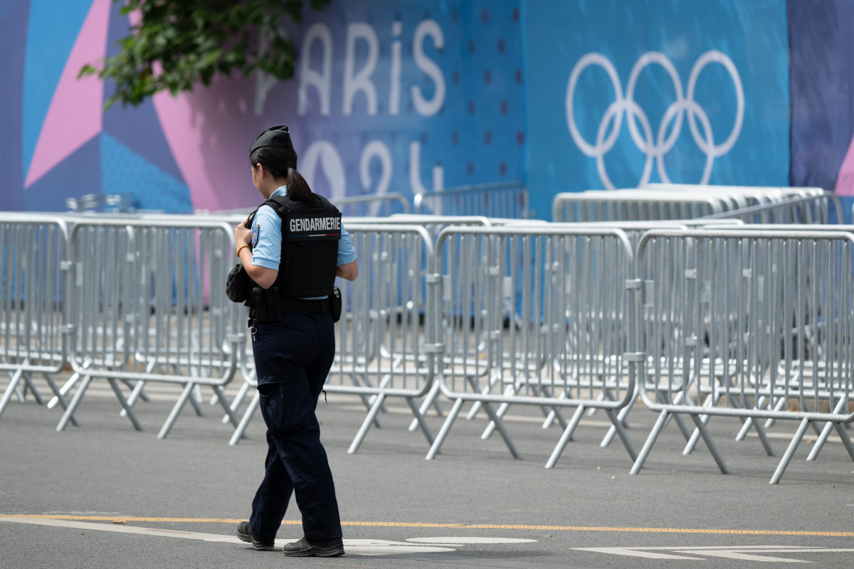 EuropaPress 6108176 25 july 2024 france paris member of the gendarmerie stands in front of