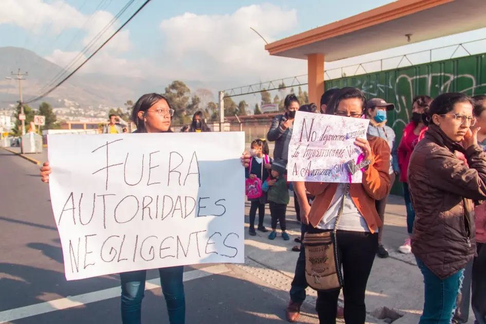 Manifs escuela Ecuador Gaby Giacometti Generos Diversos