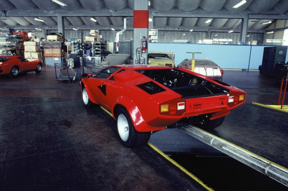 Lamborghini Countach 2