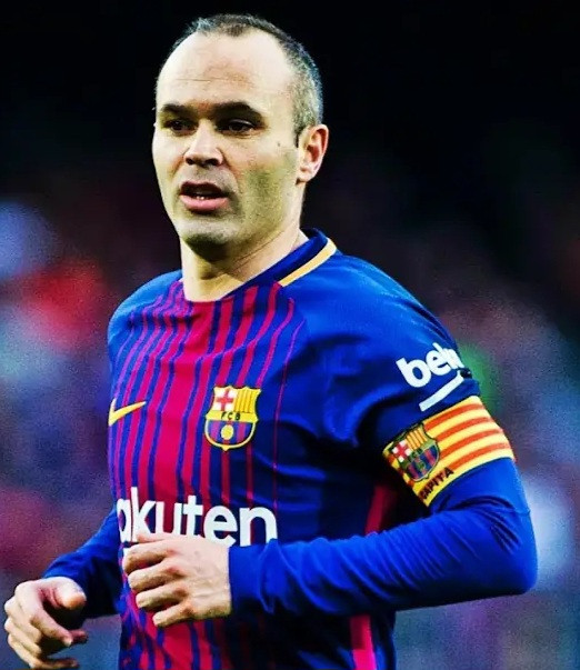 Iniesta con la elástica azulgrana