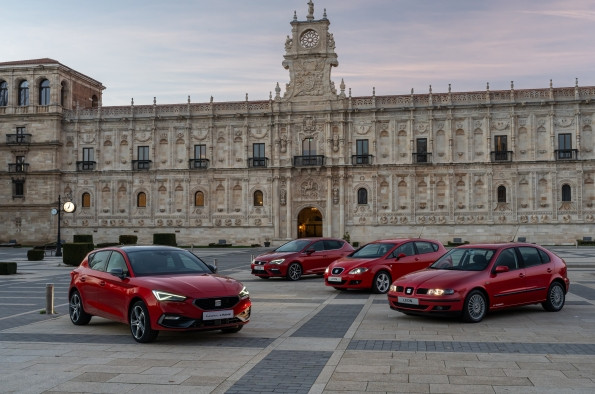 SEAT León 25 años 3