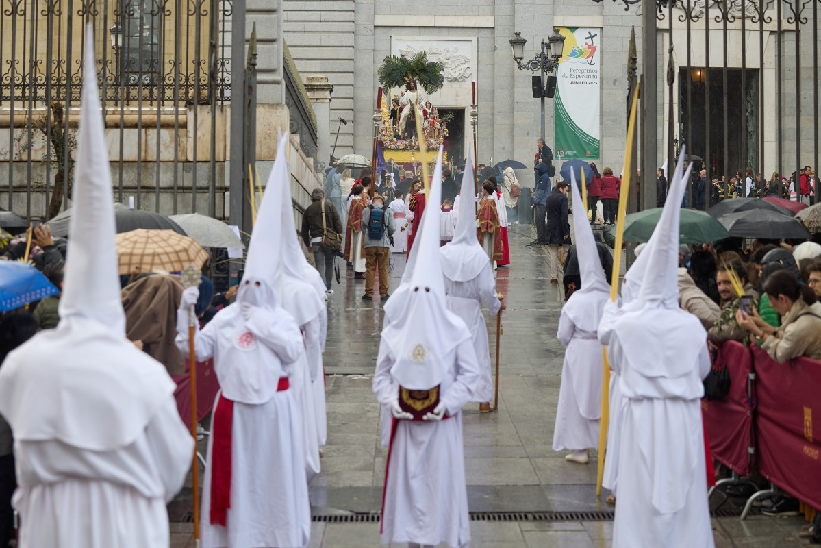 Salida de la procesión de Nuestro Padre Jesús del Amor (‘La Borriquita’ 2025 Madrid) (Foto de Jesús Hellín Europa Press)