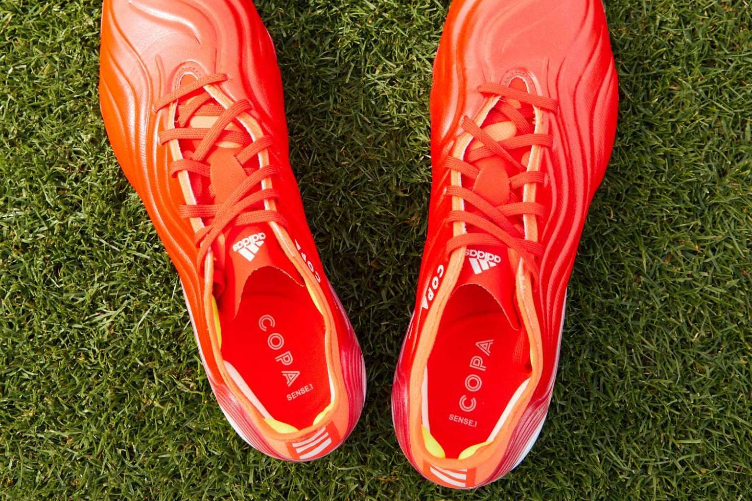 Las botas de fútbol y fútbol sala para todos jugadores, por Soccerfactory