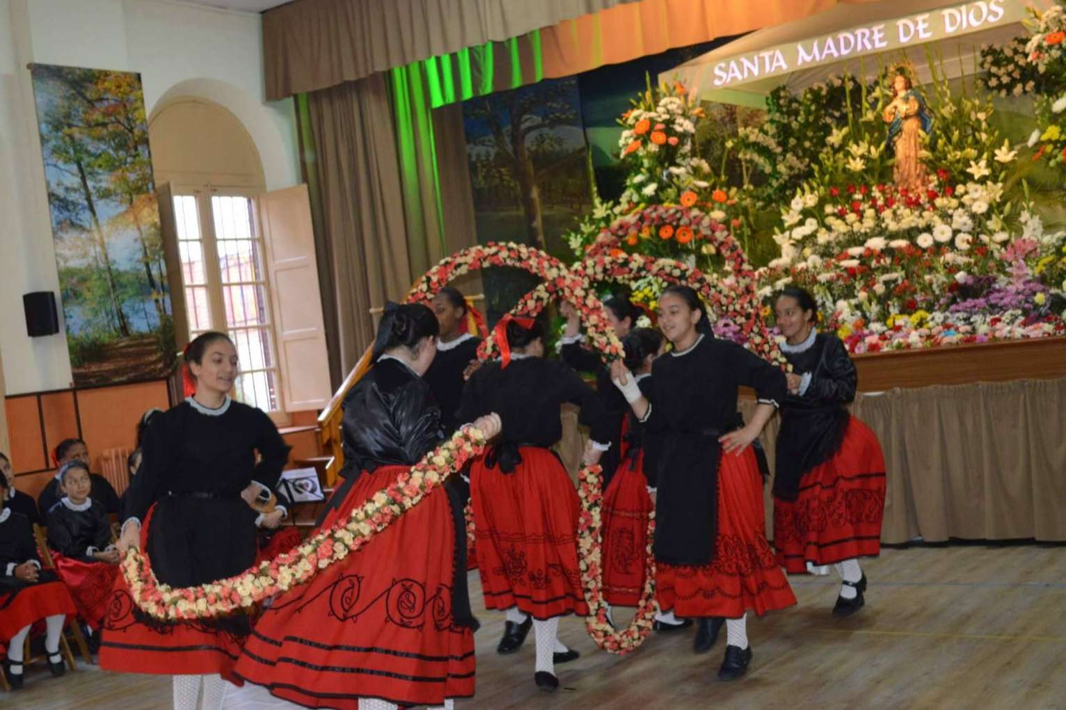 El Colegio La Inmaculada Concepción celebró la Fiesta de la Virgen por todo lo alto