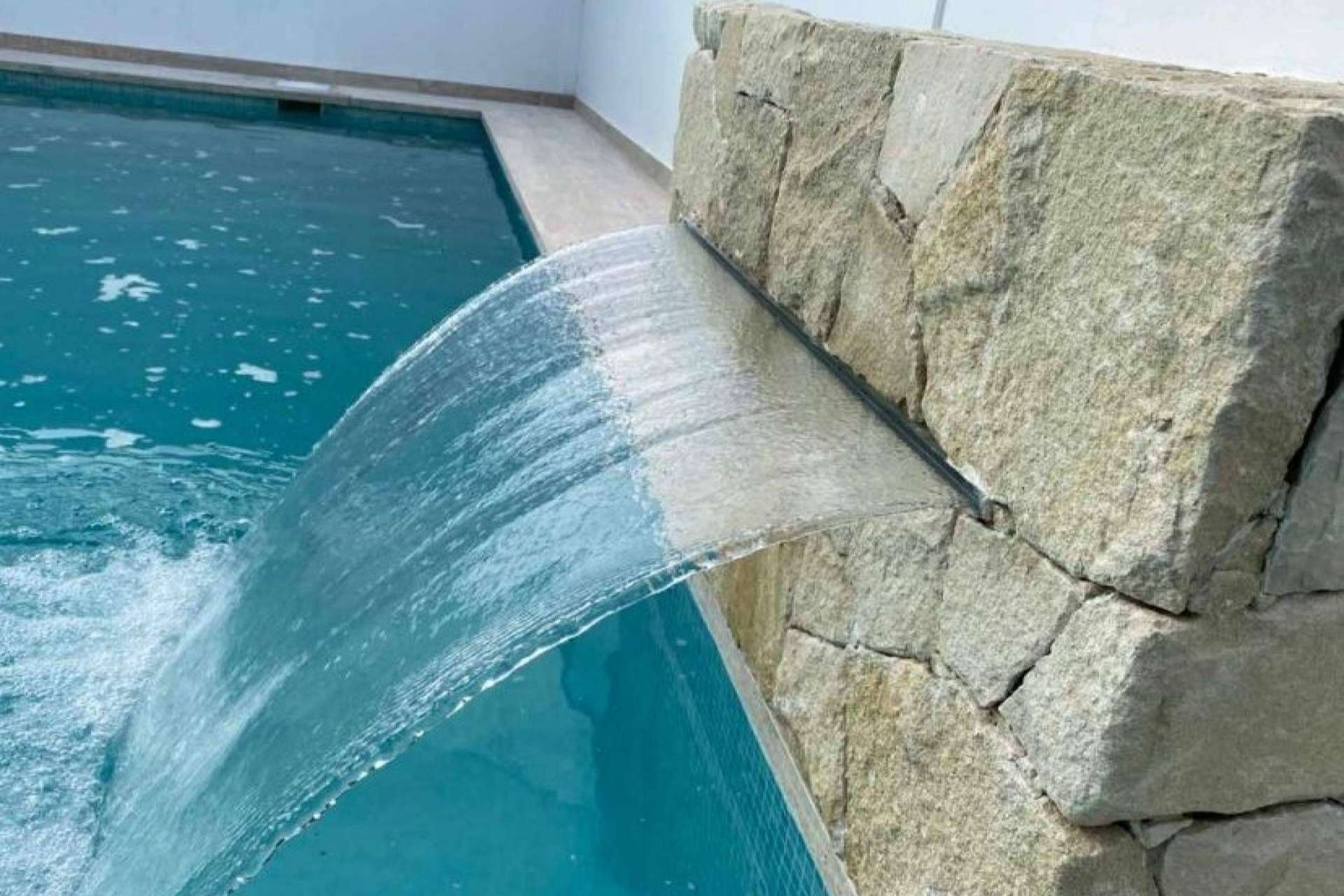 Por qué tener piscinas con cascadas en casa?
