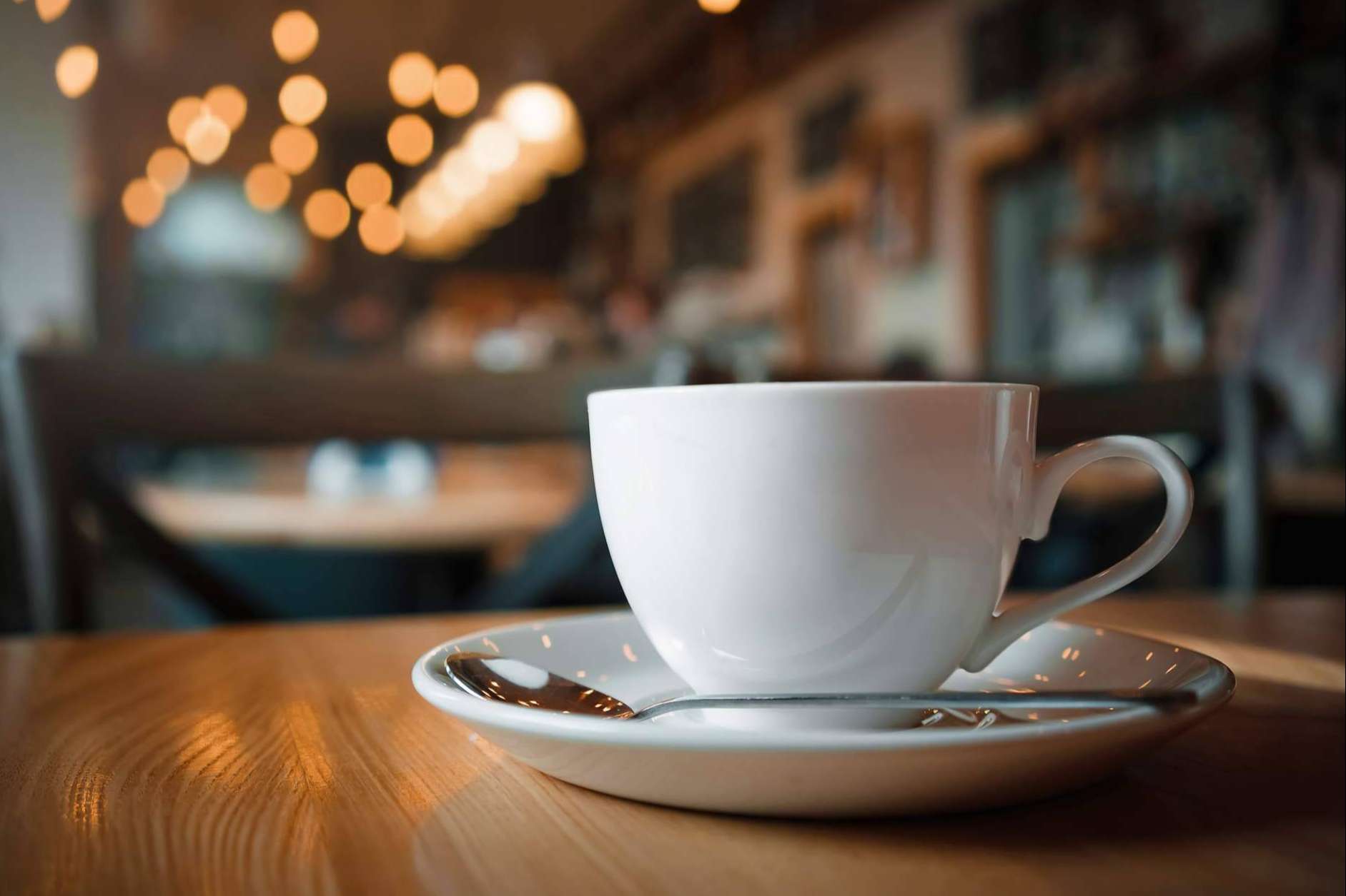 Vivir la sensación única de desayunar en una cafetería local de Madrid de  la mano de